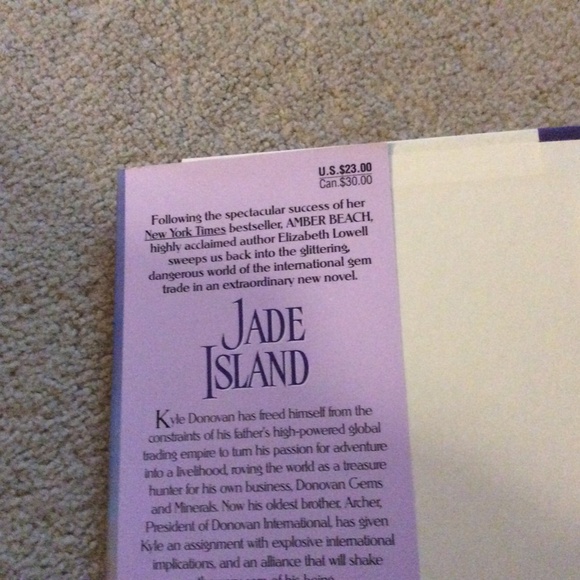 Jade Island by Elizabeth Lowell Hard Back Book - Picture 3 of 3